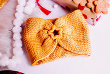 Load image into Gallery viewer, Christmas Acrylic Shapes - Loops &amp; Bee
