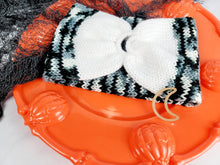 Load image into Gallery viewer, Halloween Acrylic Shapes - Loops &amp; Bee
