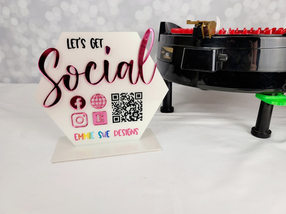 Social Media Sign - Loops & Bee
